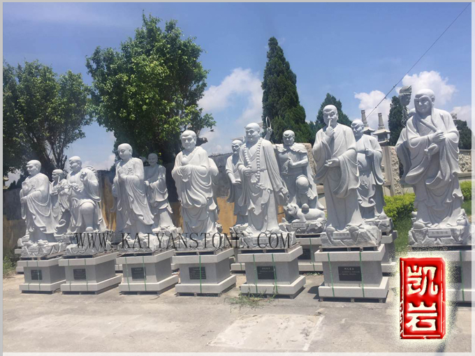 在很多的风景区也摆放诸多大型的石雕佛像,石雕十八罗汉也是常见之一